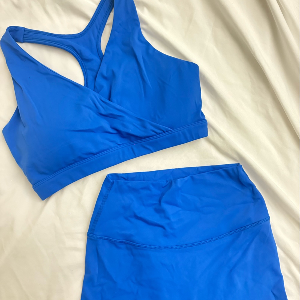 Vibrant Blue Cross-Back Sports Bra